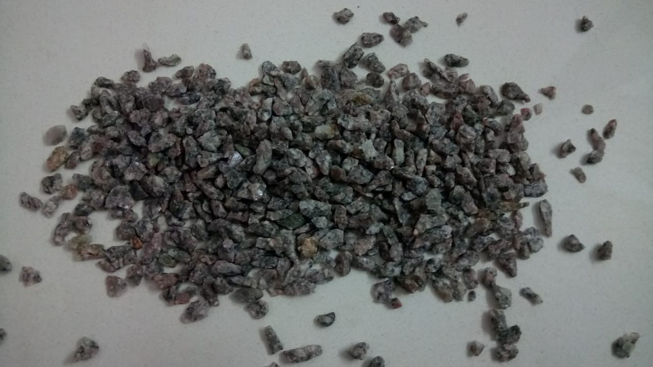 Road and building Construction Crushed Stone chips Pink And Red Color Granite Gravels and aggregate