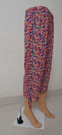 Ladies printed cotton capris