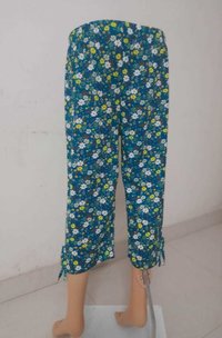 Ladies printed cotton capris
