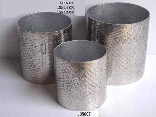 Hammered Aluminium Flower Vase Bottom Diameter: 15  Centimeter (Cm)