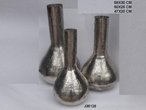 Hammered Aluminium Flower Vase Bottom Diameter: 38  Centimeter (Cm)