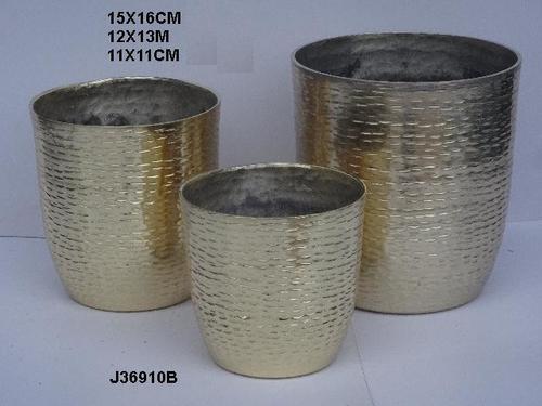 Hammered Aluminium Flower Vase Height: 15  Centimeter (Cm)