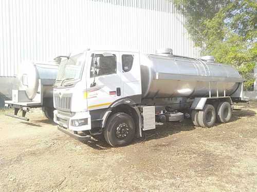 Road milk storage tank