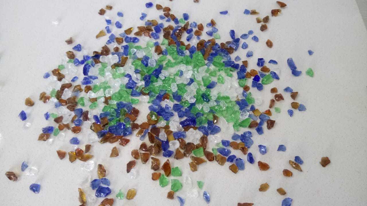 Natural color Recycle crushed glass royal Golden Brown Chips and aggregate Gravel special for terrazzo chips