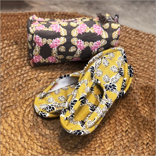 Lotus In Pond Multi-color Travel Set