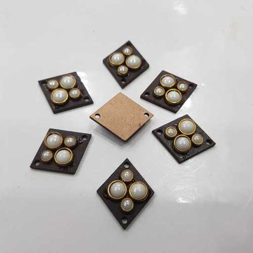 WOODEN BUTTONS