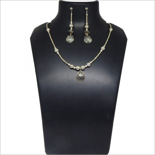 Metal Beads Necklace