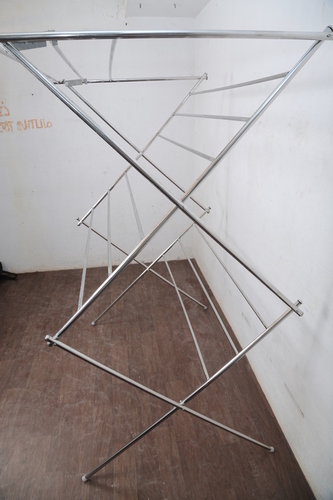 SS Foldable  Zig Zag Type Fancy Rack In Townhaal