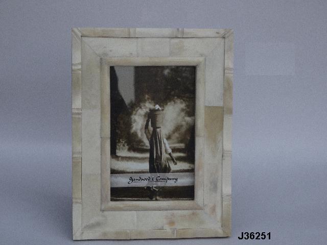 Bone Inlay Photo Frame With Cut Work In Green Color