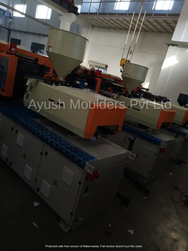 API New Plastic Injection Moulding Machine