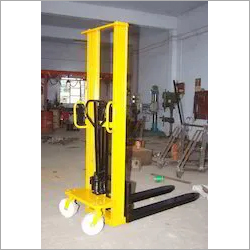 Manual Hydraulic Stacker