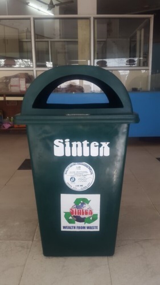 Dust Bin - Durable Plastic Material | Spacious 13 Gallon Capacity, Easy-Lift Lid Feature