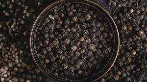 Black Pepper - Dried Organic Black Peppercorns | Sourced Directly from Farmers, Rich Aroma and Flavor for Culinary Uses