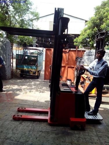 HYDRAULIC FULLY BATTERY OPERATED STACKER