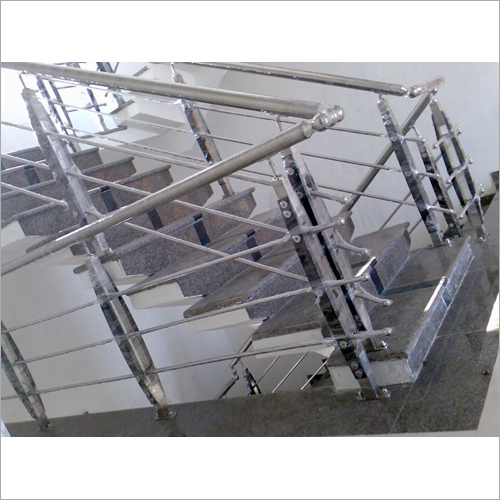 SS Wood Balustrade SS Pipe Designer Ramp Stair Railing