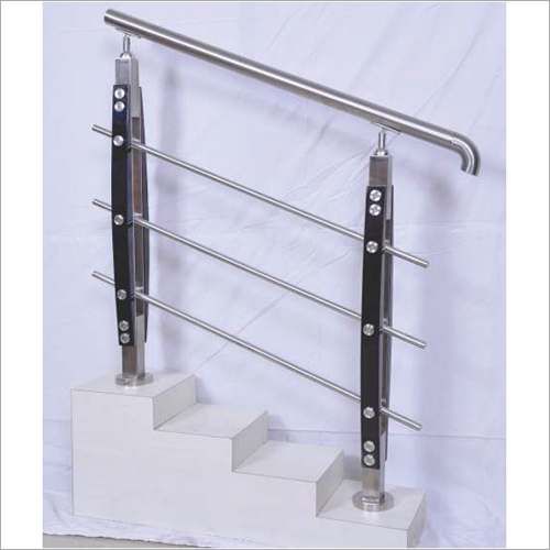 SS Wood Balustrade Horizontal SS Stair Railing
