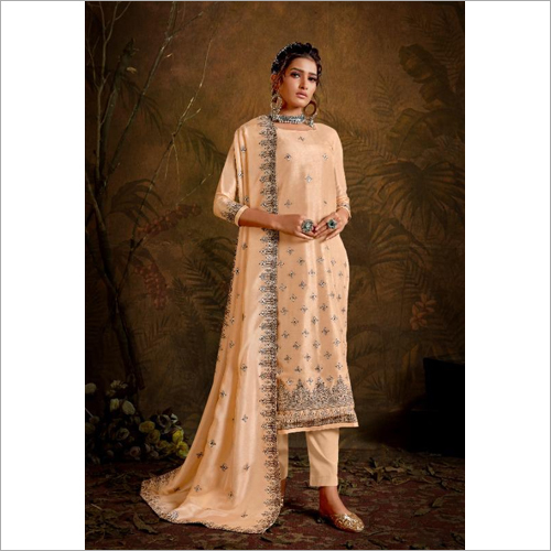 Ladies Pakistani Suit - Trendy Design, 3/4 Sleeve Style | Elegant and Versatile Attire for All Occasions