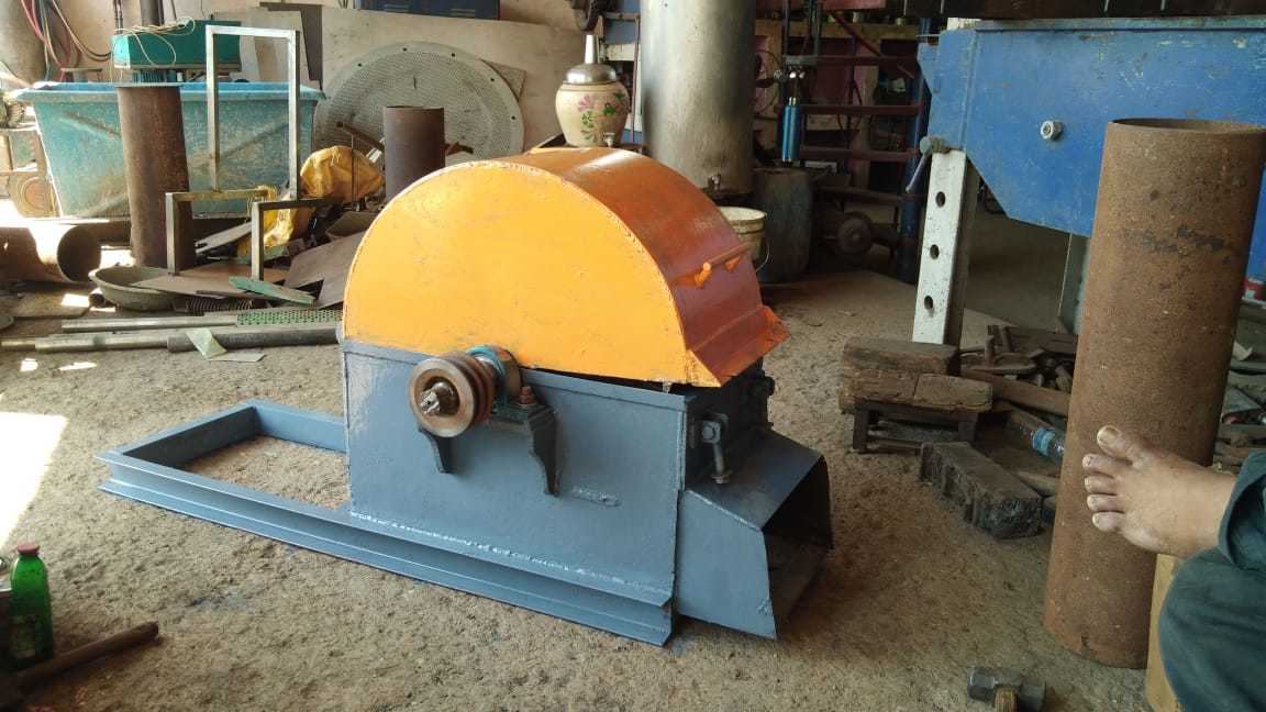 Automatic Wood Crusher Machine