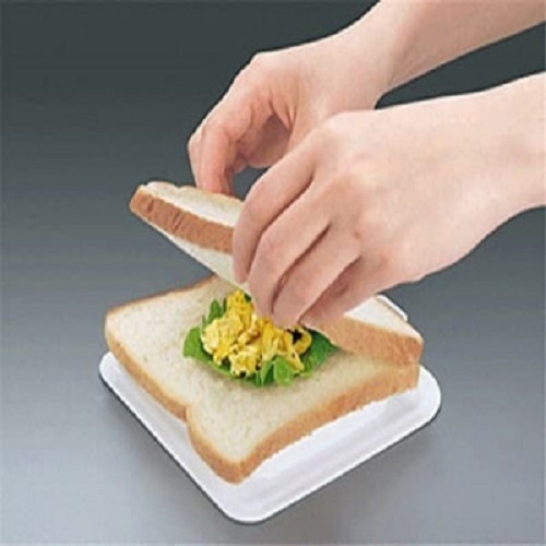 HEART-SHAPED SANDWICH CUTTERS