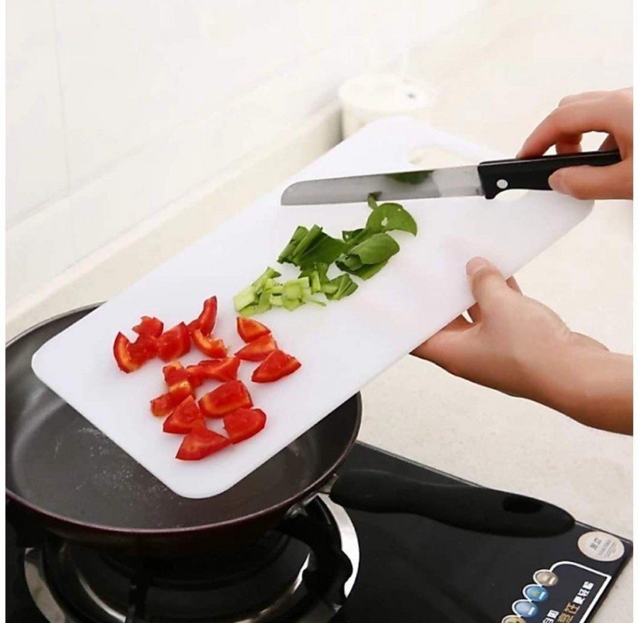 PLASTIC CHOPPING BOARD