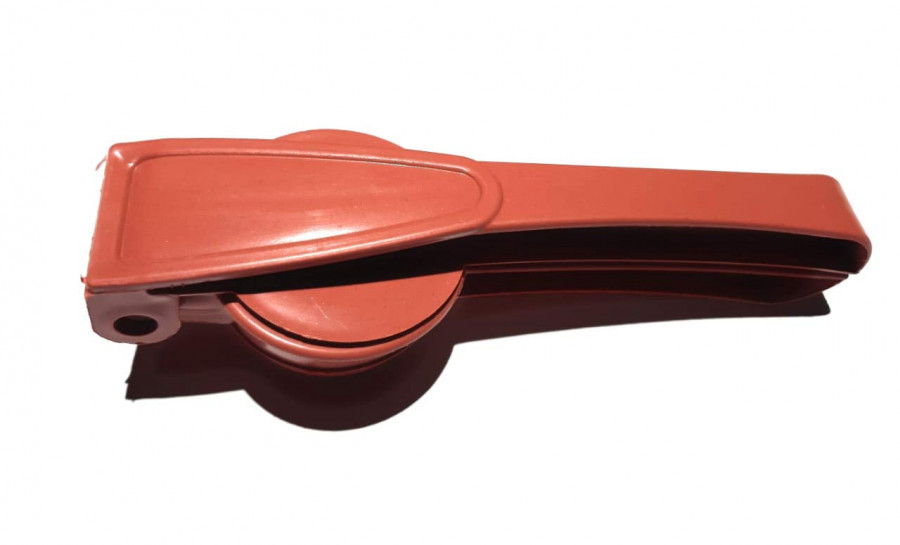 PLASTIC LEMON SQUEEZER
