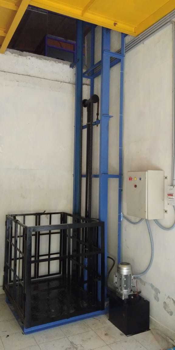 Hyfraulic Goods Lift