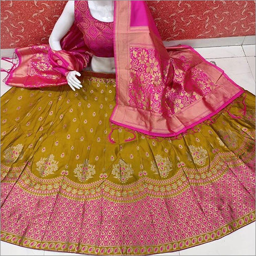 Women's Banarsi Pink Bandhani Lehenga (3Pc) - Saras The Label | Bandhani  lehenga, Lehenga, Banarasi lehenga