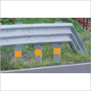 Single Sided Thrie Beam Crash Barrier With End Section