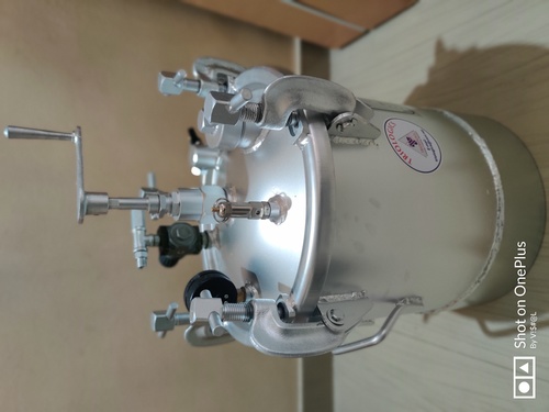 22 LTR PRESSURE FEED TANK / POT (TRIOLOGICS MAKE)