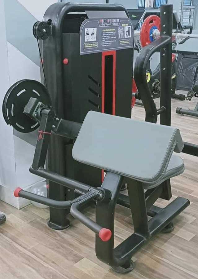 Biceps Curl Machine