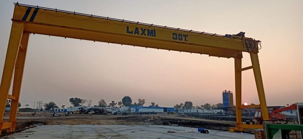 Gantry Cranes - Color: Yellow