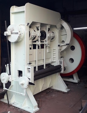 CABLE TRAY PUNCHING MACHINE