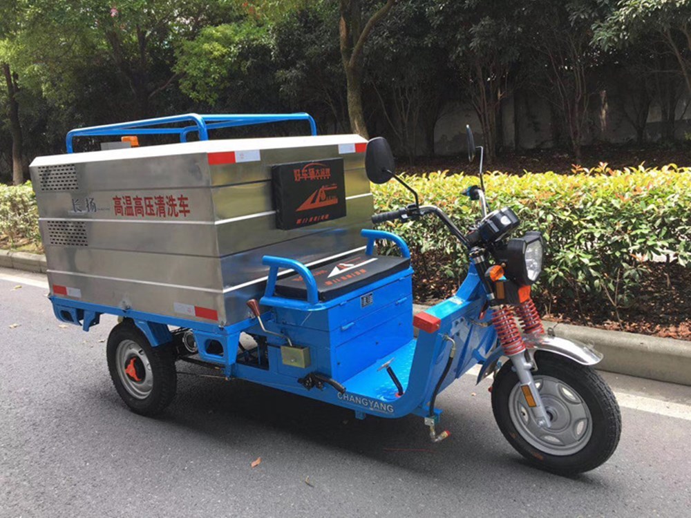 High Pressure Road Washing Car