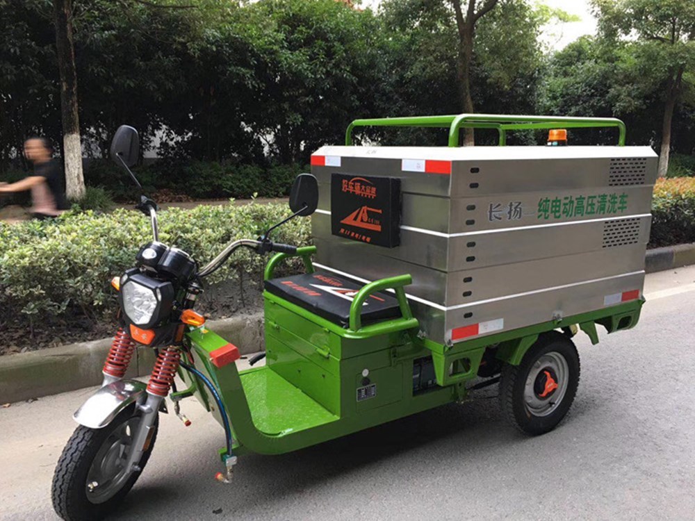 High Pressure Road Washing Car