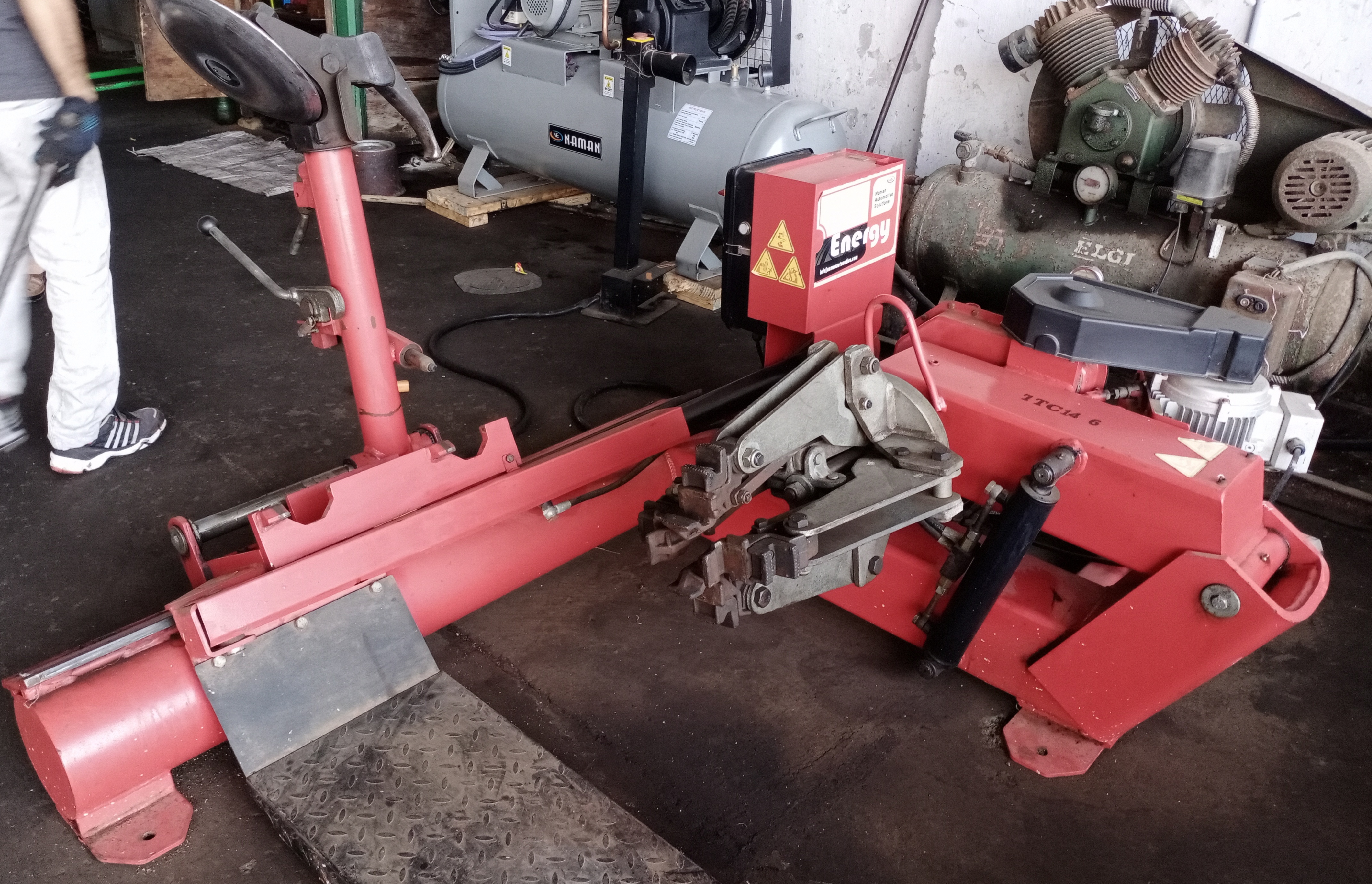 Fully Automatic Truck Tyre Changer