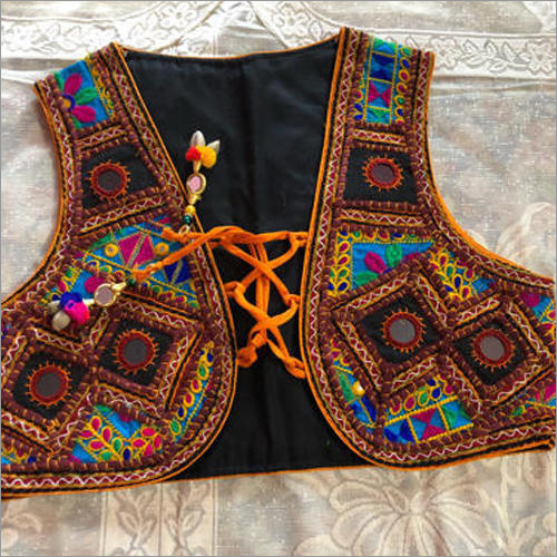 Black Ladies Embroidered Gamthi Koti