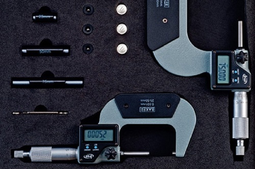 BAKER GAUGES 4DMM100 Set of Digital External Micrometer - Stainless Steel Spindle, 22 Micron Length, White, IP65 Protection Level | Carbide Measuring Faces, Auto Power Off, Calibration Certificate Included