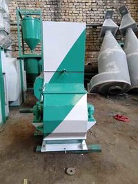 Grinder Machine With Rotary Feeder - Capacity: 500 Kg