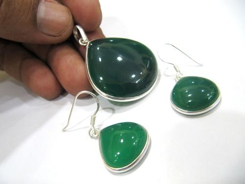 925 Sterling Silver Stamped Green Onyx Heart Shape Pendant Set Gender: Women