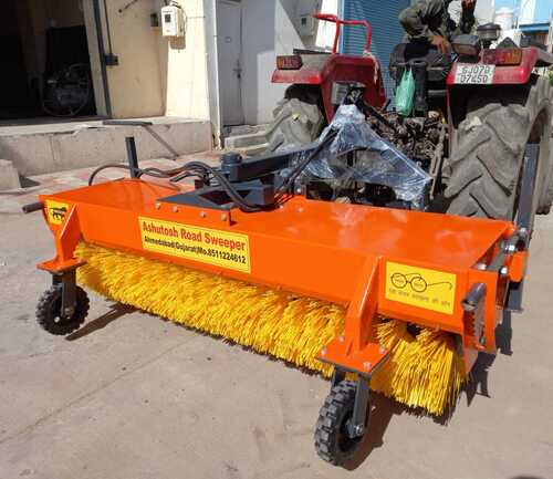 Hydraulic Road Sweeper - Capacity: 1000 Kg/Hr