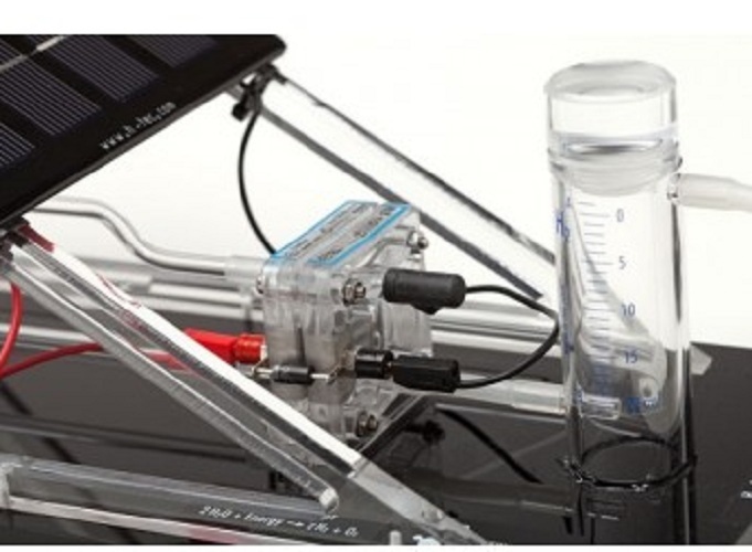 Fuel Cell Concept Car & Gas Station