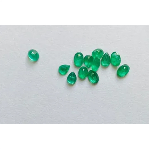 Moderate Luster Supertop Green Colour Emerald Gemstone
