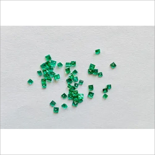 High Luster Good Table Top Green Colour Emerald Gemstone