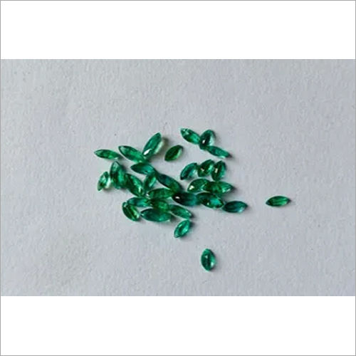 High Luster Very Good Table Top Green Colour Emerald Gemstone