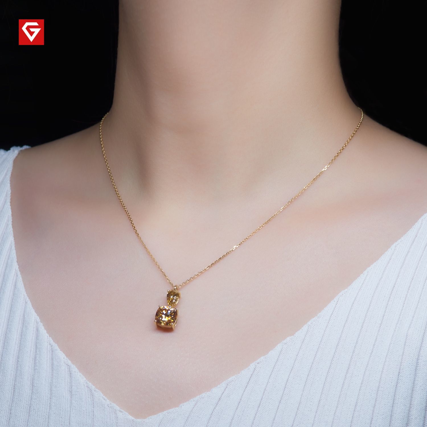 moissanie necklace