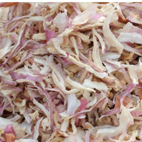 Dehydrated pink onion flakes