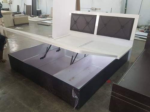 Queen Size Wooden Cot With Hydraulic Lifting