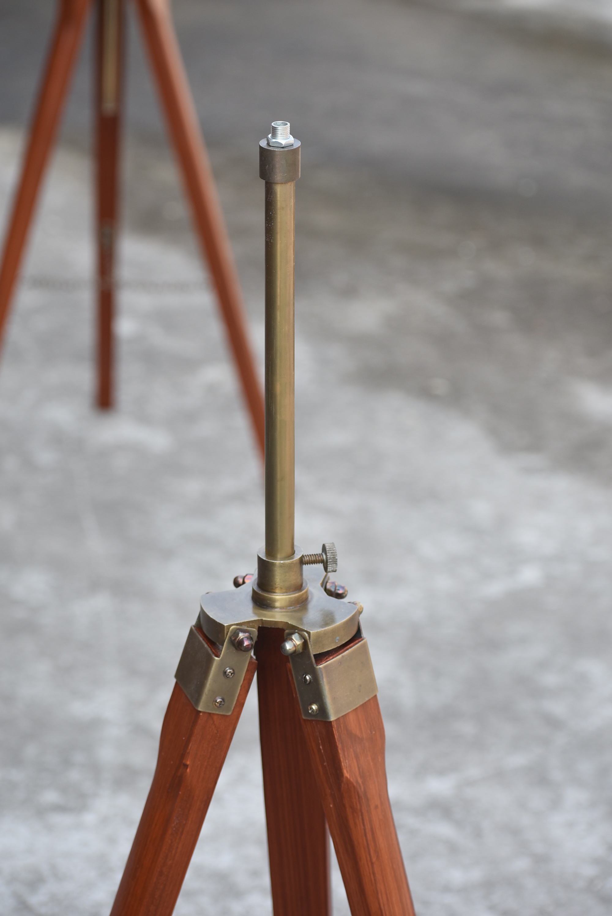 Vintage Look Floor Standing Wooden Tripod for Spot Light For Home Office Decor