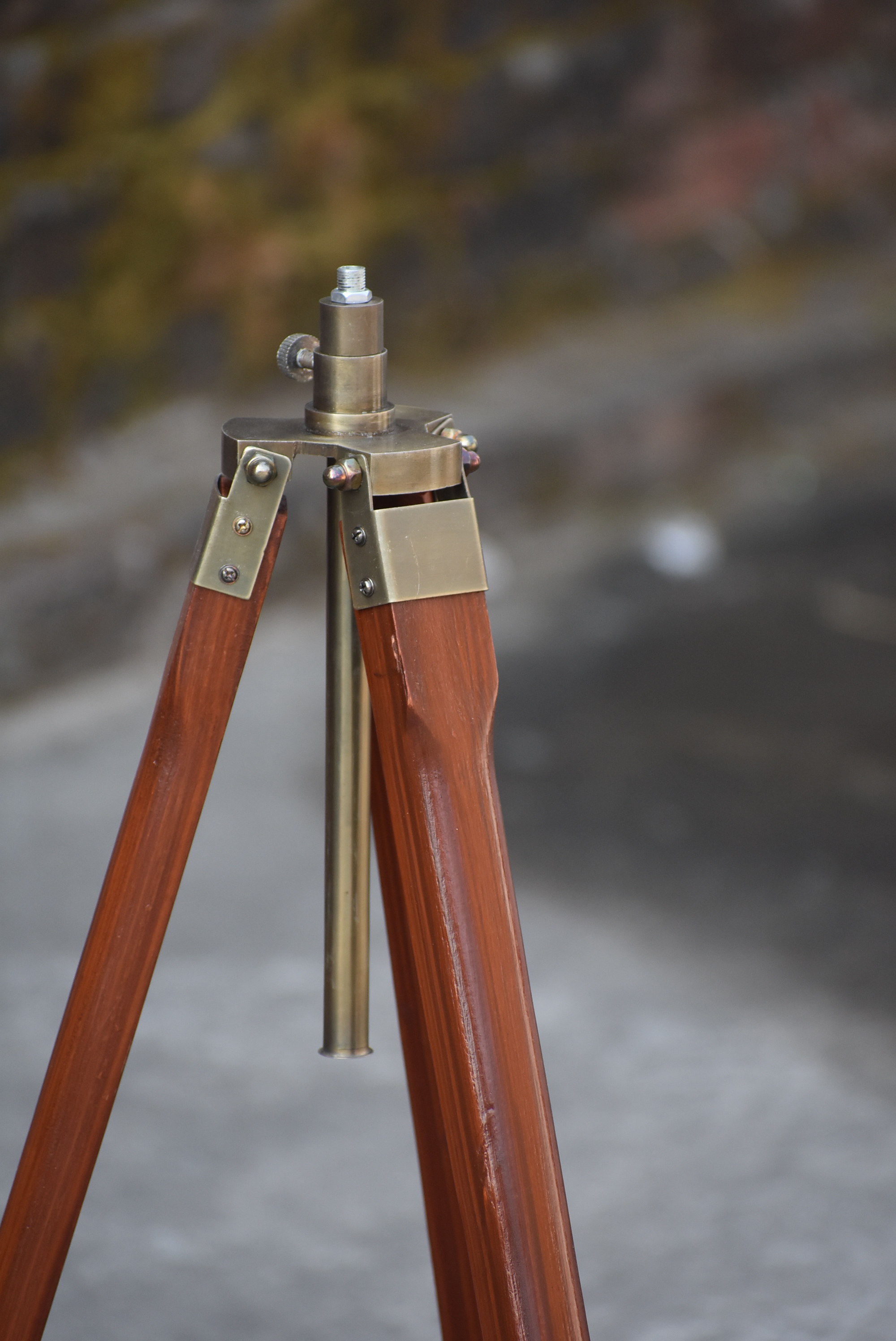 Vintage Look Floor Standing Wooden Tripod for Spot Light For Home Office Decor