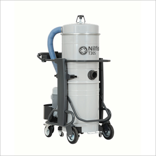 T30S Industrial Three Phase Dry Vacuum Cleaner Capacity: 100 Liter/Day